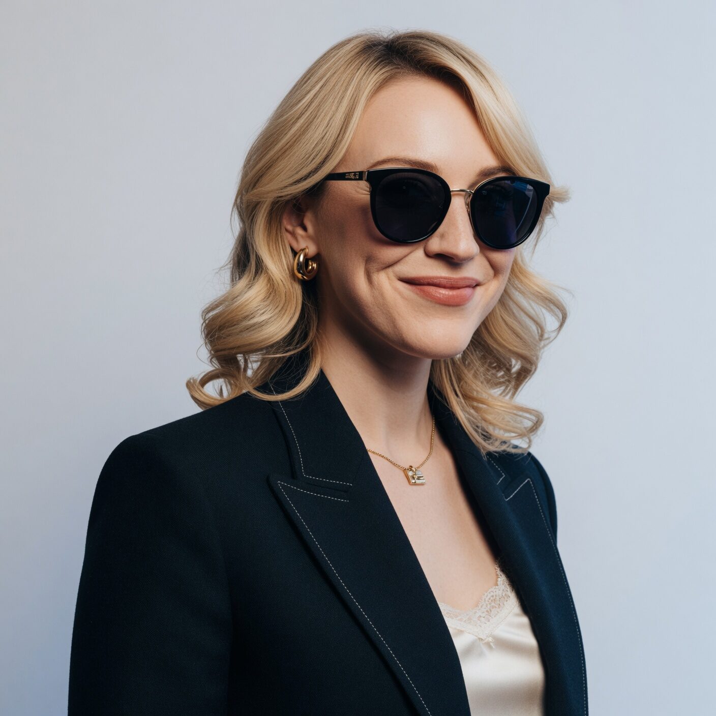 Beth Riesgraf with sunglasses