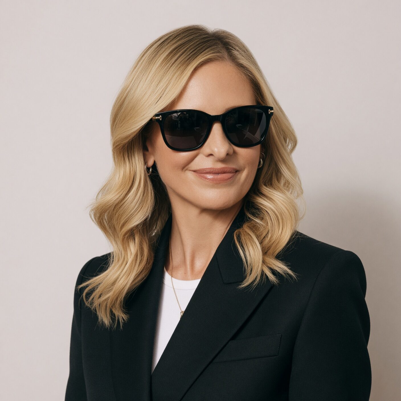Sarah Michelle Gellar with sunglasses